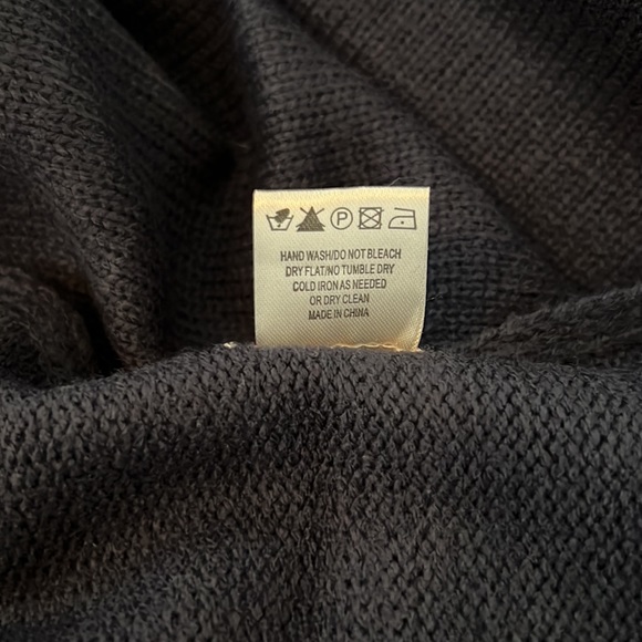 Women’s Sweater Shawl/ Poncho/ Wrap One Size EUC - Picture 5 of 6